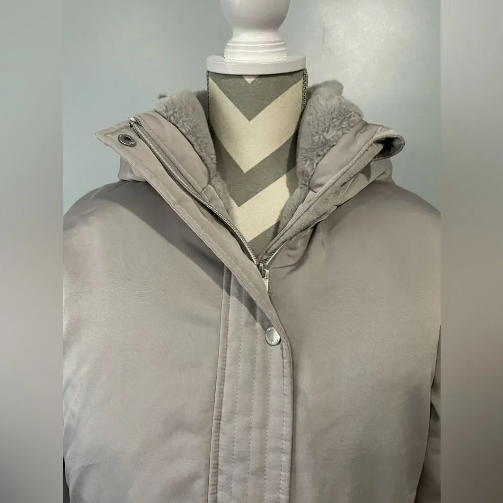 Hollister Women’s Parka - Picture 2 of 16